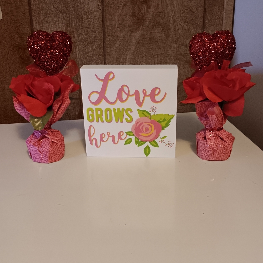 BRAND NEW!! TWO ROSES & HEARTS  FLOWERS ARRANGEMENTS, W/WOODEN FRAMED WORDINGS.